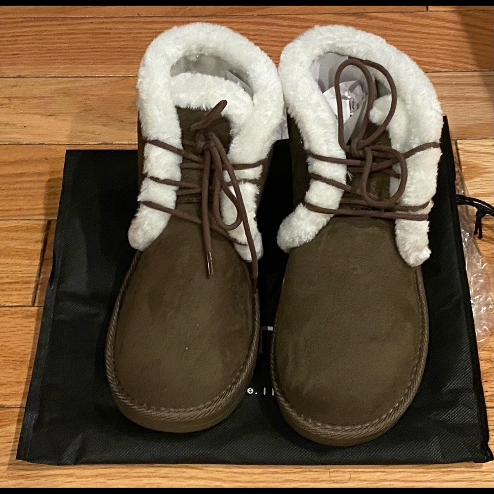 - Brand new never worn w/tags comfy cute for woman from JusFab 🤩